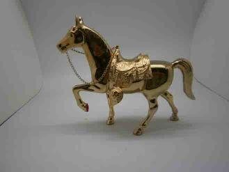 حصان ذهبي معدني