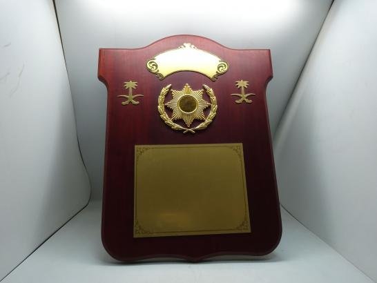 درع خشبي فاخر