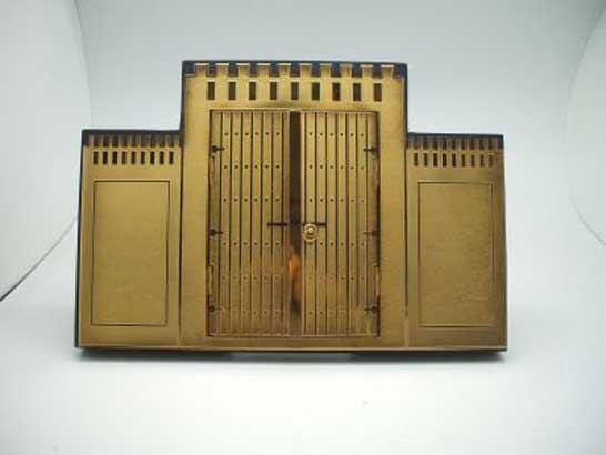 درع تذكاري مذهب باب