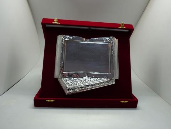 مجسم كتاب ايطالي صغير