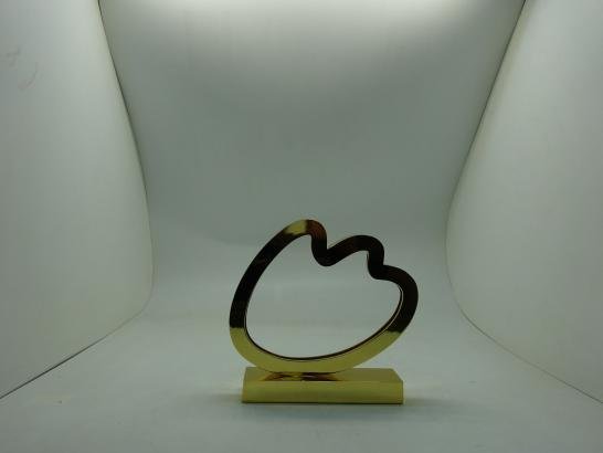 مجسم جمالي ذهبي