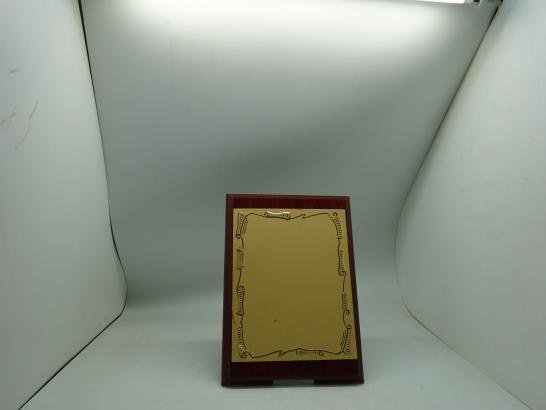 درع معدني بقاعدة خشب4