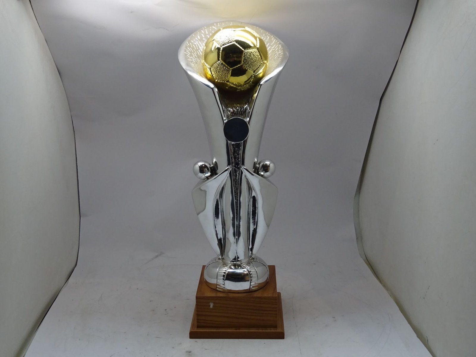 كأس مميز إيطالي ذهبي