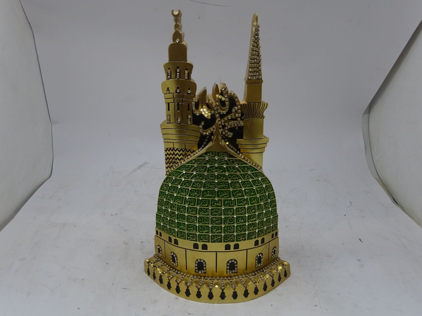 مجسم منارات مع القبه الخضراء