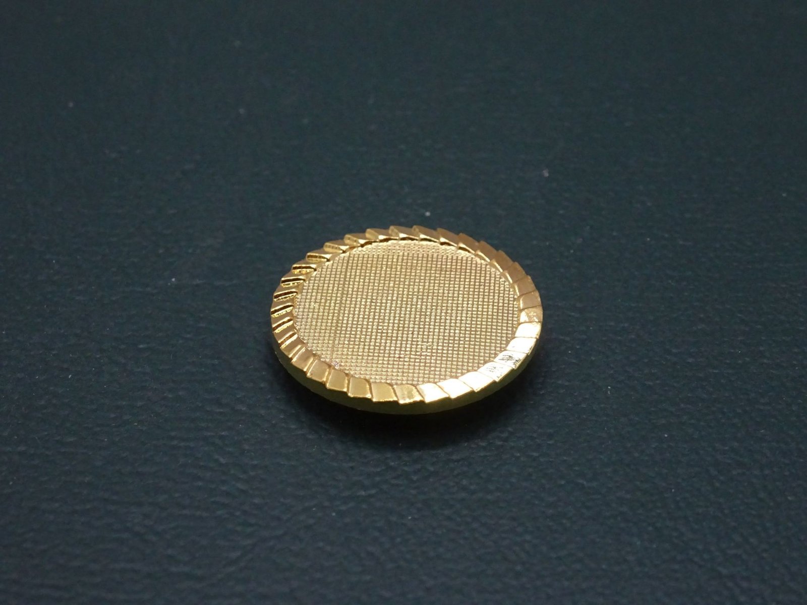 دبوس باج ذهبي 2 سم صيني رقم 2 مغناطيس